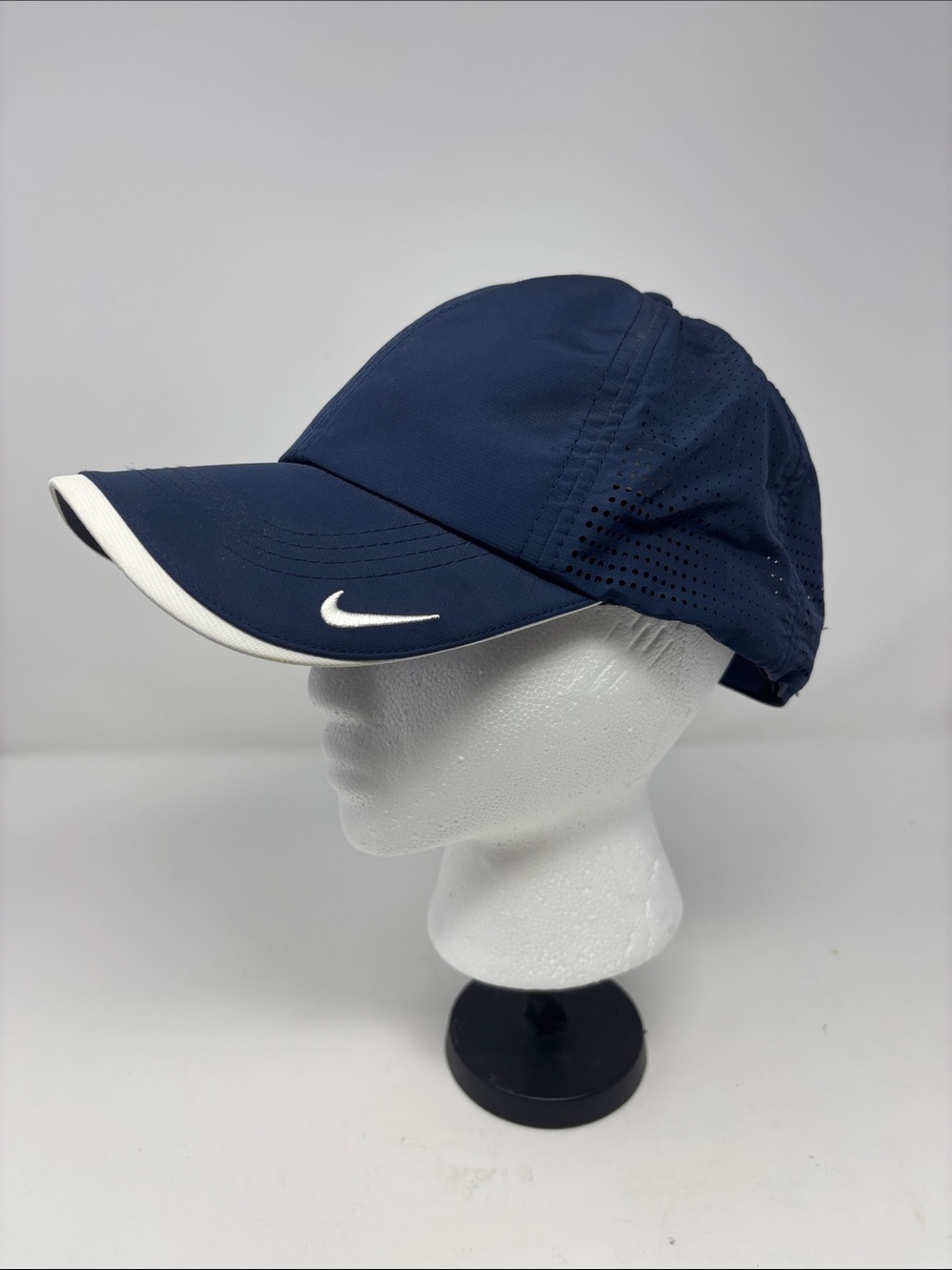 Nike Men’s Navy and White Ventilated Sport Cap